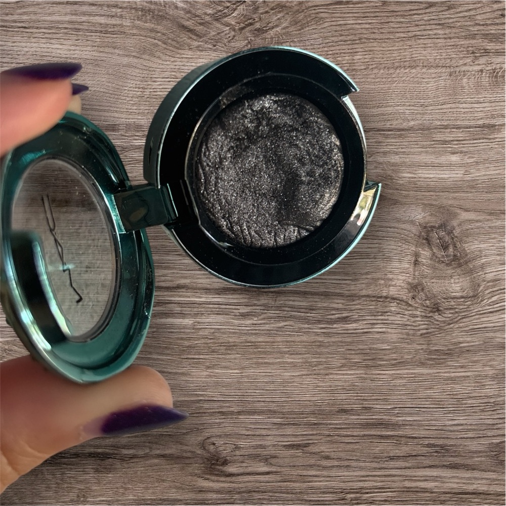 Soul Serenade
MAC EXTRA DIMENSION EYESHADOW